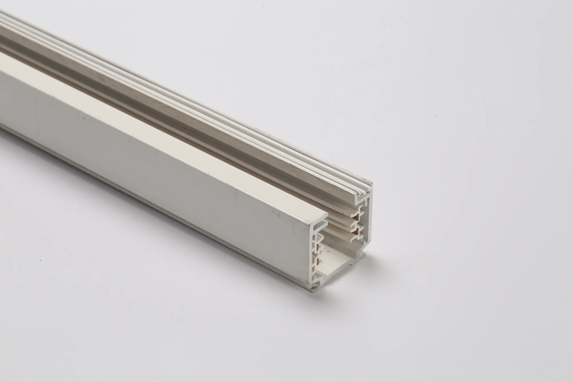 1m Traffic White Aluminium Surface Mounted Track 36 x 32mm With Data Bus 225-106  Eutrac 3 Circuit Surface/DB